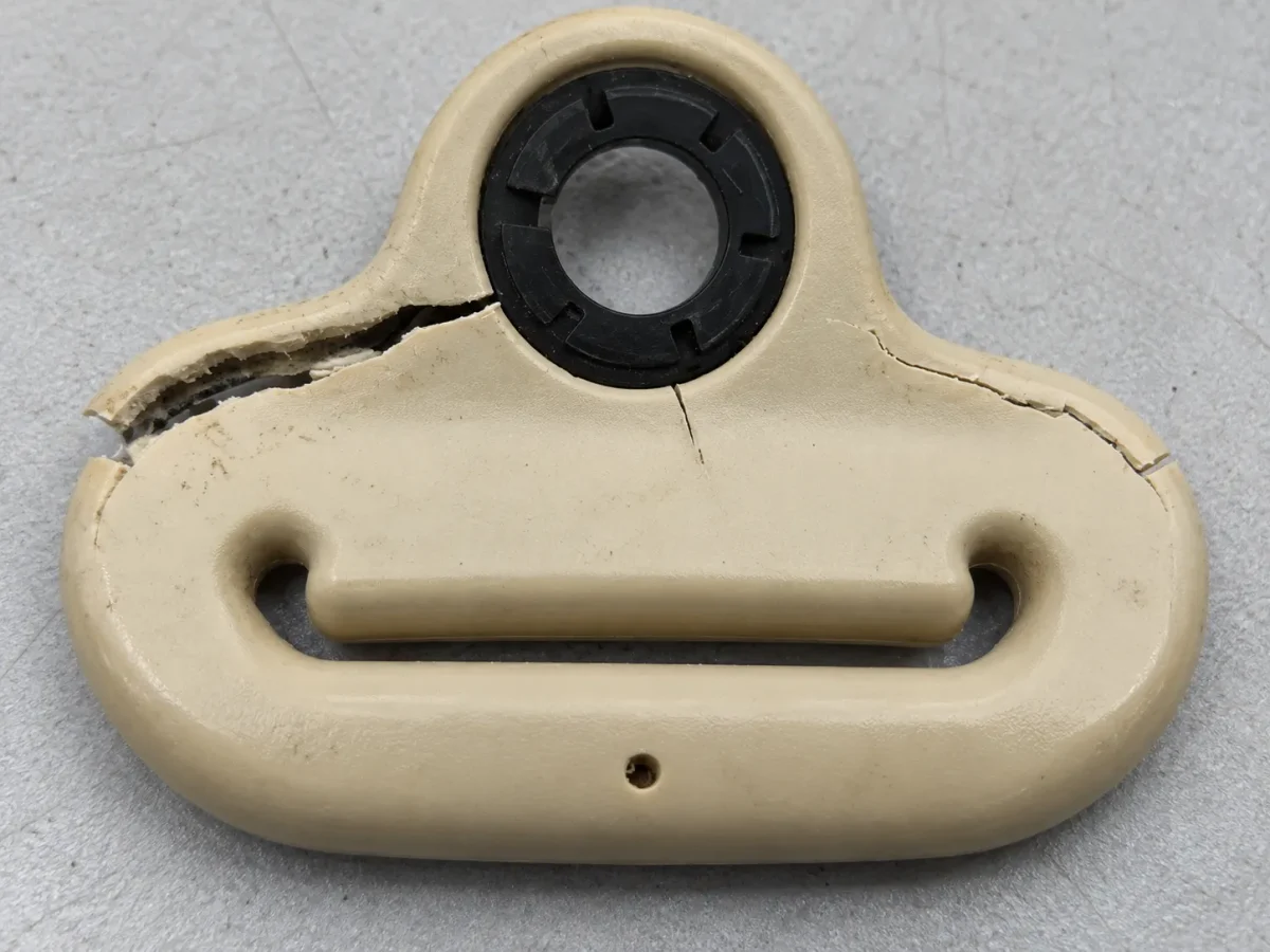 Cracked plastic component investigated by composition testing