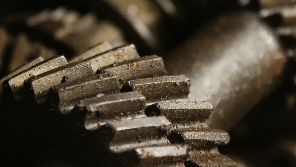 hydraulic system component wear caused by oil failure